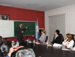 Bakan Dinçer Yeni Sistemi Tahta Başında Anlattı