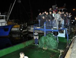 El Konulan Teknesini Herkesin Gözü Önünde Batırdı