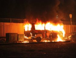 Park Halindeki Minibüs Yandı