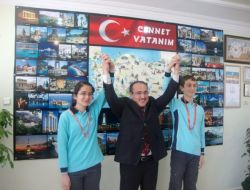 Bilge Koleji, Başarlı Öğrencilerini Altınla Ödüllendirdi
