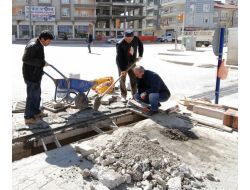Eriyen Kar Sularının Sele Dönüşmemesi İçin Kanallar Temizleniyor