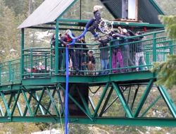 Felçli Kızın ‘bungee Jumping’ Rüyası Gerçek Oldu