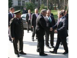 Dışişleri Bakanı Davutoğlu Sakarya'da