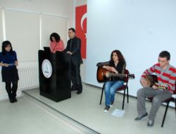 Öğrenciler Ateşin Üzerinden Atladı, Davul Zurnayla Halay Çekti