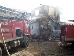 Büyükoturak Beldesinde Bir Evde Yangın Çıktı