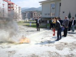 Yangın Tüplerinin Nasıl Kullanılacağı Uygulamalı Olarak Anlatıldı