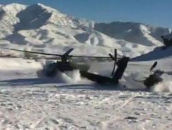 Afganistan’da Askeri Helikopterin Düşme Anı Görüntülendi