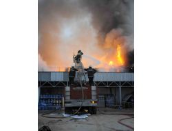 Yanan Mobilya İmalathanelerinde Soğutma Çalışması Yapılıyor