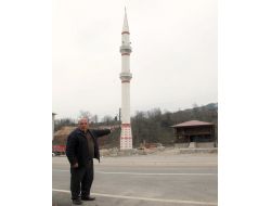 Tarihi Cami Taşındı, Minare Ortada Kaldı