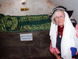 Alman Seyyah, Dünya Barışı İçin Habib-i Neccar Camii'nde Dua Etti