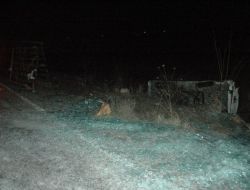 Özel - Cam Yüklü Kamyon Devrildi, 2 Kilometre Yol Camla Kaplandı