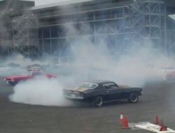 Abd’de 75 Otomobilin Katıldığı İlginç Rekor Denemesi