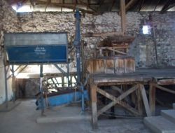 100 Yıllık Su Değirmeni Sahipsiz Kaldı