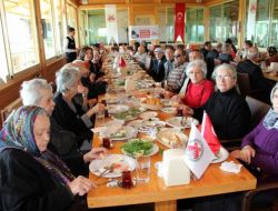 Döşemelatı Belediyesi Yaşlıları Kahvaltıda Buluşturdu