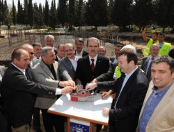 Hayırsever Mezarlığa Cami Yaptırıyor