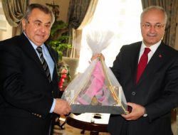 Kktc Başbakanı Küçük, Vali Daşöz Ve Başkan Ergün'ü Ziyaret Etti