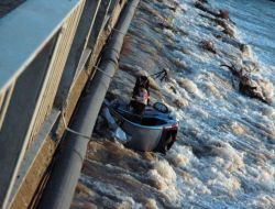 Otomobil, Kızılırmak Nehri'ne Uçtu