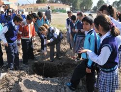 Denizli’de Okul Bahçeleri Ağaçlandırılıyor