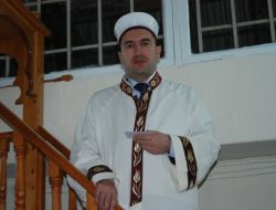 Cuma Hutbesi 3 Dilde Okundu