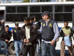 Polise Taş Atan 14 Kişi Tutuklandı