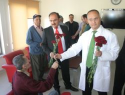 Huzurevindeki Yaşlılara Sağlık Kontrolü