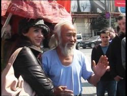 Dünya Turunu Çıkan Çinli, Taksim'de