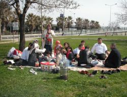 İstanbullular Bahar Havasının Tadını Çıkardı