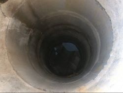 Kartonla Kapatılan Kuyuya Çocuk Düştü