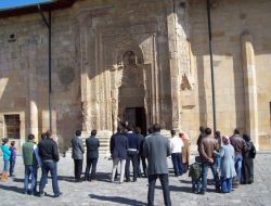 Divriği Ulucami Ve Darüşşifası’na, Baharla Birlikte Yoğun Ziyaretler Başladı