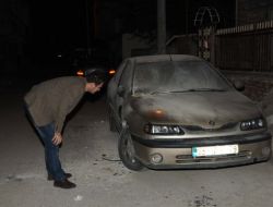 İzmir'de İki Otomobile Kundaklama Girişimi