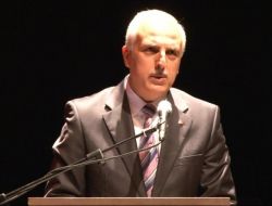 Vali Mutlu: Lisede Disiplinli Bir Öğrenciydim
