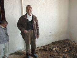 Karın Ağırlığına Dayanamayan Evler Yıkılıyor
