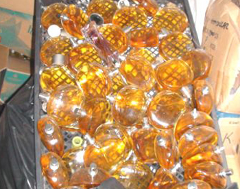 İzmir'de 4 bin 343 adet kaçak parfüm