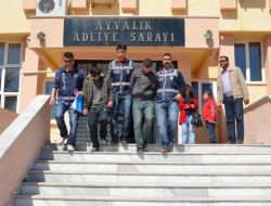 Ayvalık'ta İki Hırsızlık Zanlısı Yakalandı