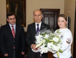 Van'da Azra Bebeği Kurtaran Ekip, Yılın Kurtarıcısı Ödülünü Aldı