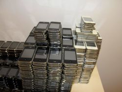 Bin 800 Kaçak Telefonunu Türkiye'ye Getirdiler