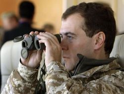 Medvedev, Yurtdışına Operasyon Yetkisini Genişleten Yasayı Onayladı