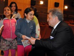 Vali Kahraman Öğrencilerle Kitap Okudu