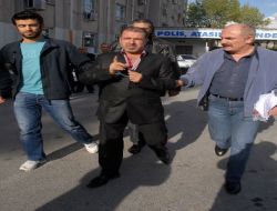 Boşanmak İsteyen Eşini Bıçaklayıp Balkondan Atan Zanlı Yakalandı
