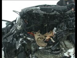 Otomobil Minibüsle Çarpıştı: 1 Ölü, 7 Yaralı