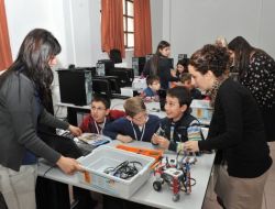 Çocuk Meclisi Üyeleri Üniversitede Robot Yapmayı Öğrendi
