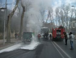 Sigara İzmariti Temizlik Aracını Yaktı