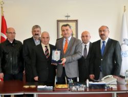 İl Özel İdaresi Genel Sekreteri Karanfil’e Teşekkür Plaketi