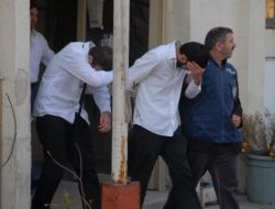 Kendilerini Çarşafla Kamufle Eden Gaspçılar İhbar Üzerine Yakalandı