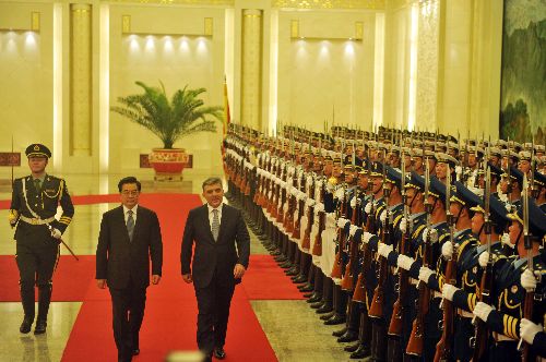 Gül,resmi törenle karşılandı..