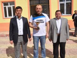 Kadışehri Eğitim Gönüllüleri Derneği'nden Kazlı Pilav İkramı