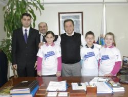 Huriye Boydak Koleji Öğrencileri Sevinçlerini Vali Cengiz'le Paylaştı