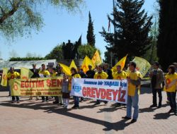 Eğitim Sen Üyeleri 4+4+4 Eğitim Sistemini Protesto Etti