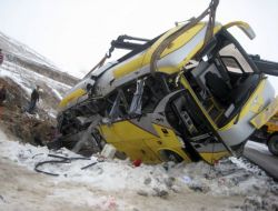 Erzurum'da Yolcu Otobüsü Devrildi: 4 Ölü, 22 Yaralı