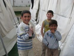 Büyüklerinin Yaptıkları Savaşı Çocuklar Oyun Olarak Oynuyor